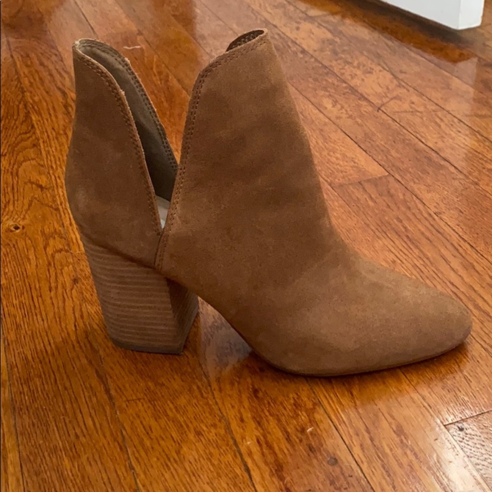 Steve Madden tan ‘Rookie’ cut out booties, size 9